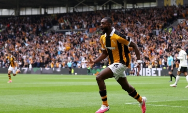 Trực tiếp MU 0-1 Hull City: Quỷ đỏ tấn công tìm bàn