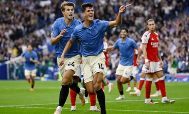 Thua đậm Brighton, Arsenal chính thức vỡ mộng vô địch bất bại Ngoại hạng Anh