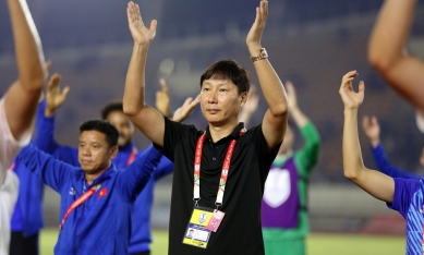 CHÍNH THỨC: HLV Kim Sang Sik ngỡ ngàng nhận quyết định mới nhất từ VFF