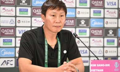 HLV Kim Sang Sik nghẹn ngào lên tiếng khi U23 Việt Nam thắng Hàn Quốc
