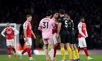 CĐV Arsenal đồng loạt đòi đuổi 1 ngôi sao sau trận thua MU