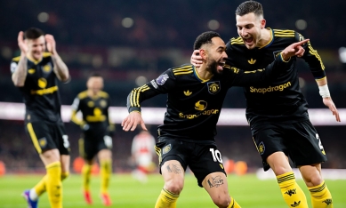 Quật ngã Arsenal, MU hiên ngang vào top 4 Ngoại hạng Anh