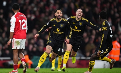 Vòng 23 Ngoại Hạng Anh: MU quật ngã Arsenal, Liverpool trượt dài