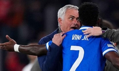 Jose Mourinho chỉ trích Vinicius: 'Sao không ăn mừng như Pele đi'