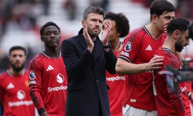 HLV Michael Carrick nói gì khi Man United đứt mạch bất bại?