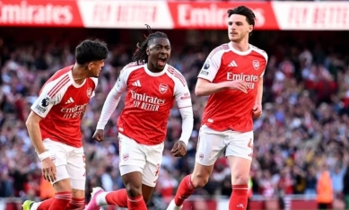 Đại thắng Fulham, Arsenal nới rộng cách biệt với Man City