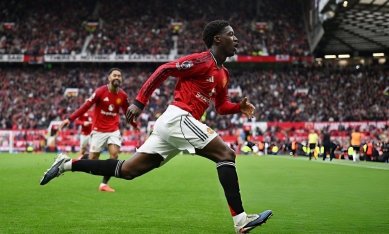 MU thắng nghẹt thở Liverpool trong trận cầu 5 bàn