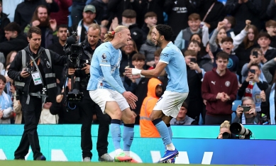 Man City gây áp lực lên Arsenal trong cuộc đua vô địch