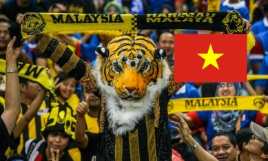 CĐV Malaysia đồng loạt gọi tên Việt Nam sau khi lỡ vé bán kết giải ĐNÁ