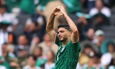 Ghi bàn ở World Cup, người hùng Mexico bật khóc nhớ cha vừa qua đời