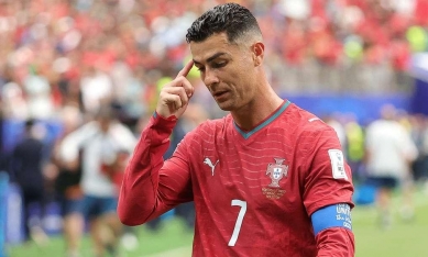 Ngôi sao Bồ Đào Nha: 'Tôi không có nghĩa vụ chuyền bóng cho Ronaldo ở World Cup 2026'