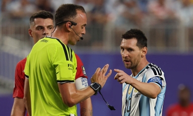 Trọng tài chính thức lên tiếng về sai lầm giúp Argentina hưởng lợi