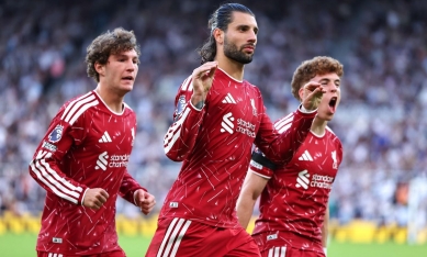 Liverpool thoát thua 'hú vía' ngày ra quân Ngoại hạng Anh 2026/27