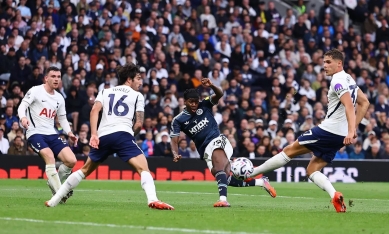 Tottenham chìm sâu khủng hoảng sau thất bại trước Newcastle