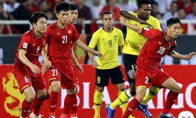 HLV Kim Sang Sik lần đầu tiên gọi 2 'báu vật' của thầy Park lên ĐTVN