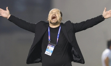 HLV Popov nói thẳng về án phạt cực nặng của VFF