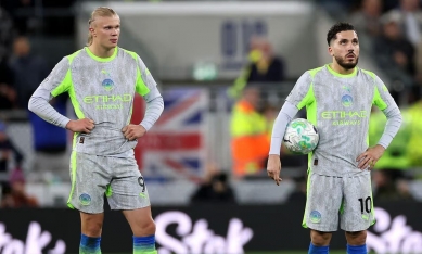 Man City hòa điên rồ, Arsenal rộng cửa vô địch Ngoại hạng Anh
