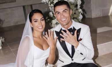 CHÍNH THỨC: Ronaldo kết hôn với Georgina sau 10 năm bên nhau