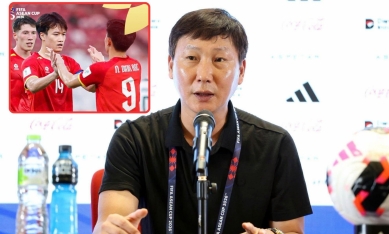 HLV Kim Sang Sik: 'Giới hạn của Đình Bắc là bầu trời'