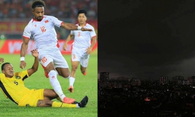 NÓNG: Hà Nội mưa cực to, Trận Việt Nam vs Malaysia gặp biến cố