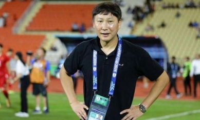 HLV Kim Sang Sik tiết lộ quyết định khó khăn nhất tại AFF Cup 2026