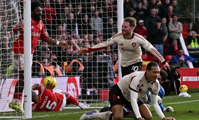 VAR tạo kịch tính, Liverpool thắng nhọc nhằn Nottingham