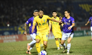 Trực tiếp bóng đá Hà Nội 0-0 SLNA: VAR từ chối bàn thắng