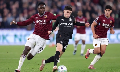 Hòa thất vọng West Ham, Man City dâng chức vô địch cho Arsenal