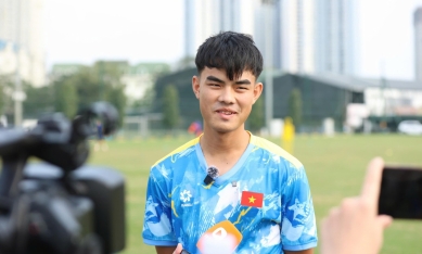 Vua phá lưới khẳng định muốn đá trung vệ ở tuyển Việt Nam