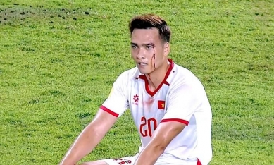 Trung vệ số 1 ĐT Việt Nam phải nhập viện sau trận thắng Indonesia