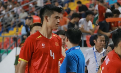 CHÍNH THỨC: Trung vệ cao nhất lịch sử ĐT Việt Nam ra mắt AFF Cup