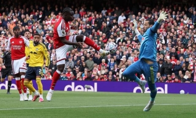 Ngược dòng cảm xúc, Arsenal thắng nghẹt thở trước Leeds