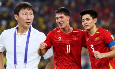 HLV Kim Sang Sik nhận tin không thể vui hơn từ tiền đạo số 1 ĐT Việt Nam