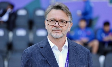 NÓNG: HLV Troussier sẽ quay lại Việt Nam làm việc?