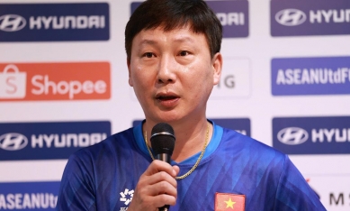 HLV Kim Sang-sik tuyên bố cứng trước trận gặp ĐT Singapore tại AFF Cup