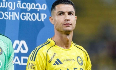 Cristiano Ronaldo 'quay xe', chốt ngày trở lại cho Al Nassr