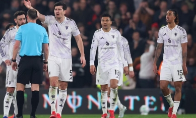 Maguire nhận thẻ đỏ, MU mất điểm trước Bournemouth