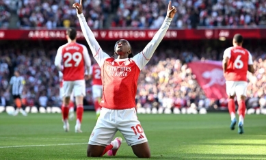 Eze tỏa sáng, Arsenal tái chiếm ngôi đầu Ngoại hạng Anh
