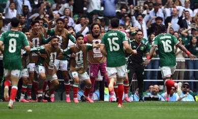 Mexico đánh bại Nam Phi trong trận khai mạc World Cup có tới 3 thẻ đỏ