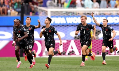 Hạ Nam Phi phút bù giờ, Canada lần đầu vào vòng 1/8 World Cup