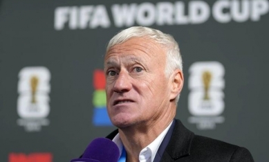 HLV Deschamps: 'Trọng tài có đủ trình độ bắt bán kết World Cup?'