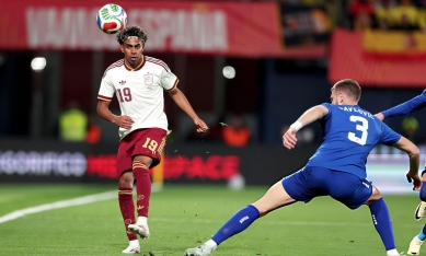 Yamal im tiếng, Tây Ban Nha vẫn thắng dễ Serbia