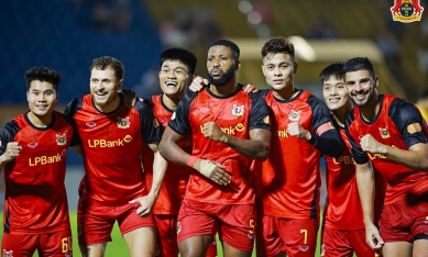 Trực tiếp Ninh Bình 3-0 PVF-CAND: Văn Thuận quá 'mắn'