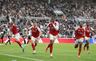 'Arsenal đang chơi thứ bóng đá xuất sắc 1 cách bất thường'