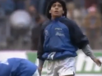Video: Màn khởi động gây sốt của huyền thoại Maradona