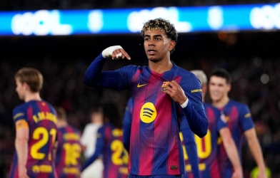 Chiến thắng thuyết phục, Barca vươn lên đầu bảng