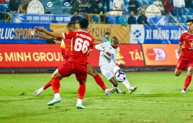 Cựu sao Ngoại hạng Anh ghi bàn thắng đầu tiên tại Việt Nam