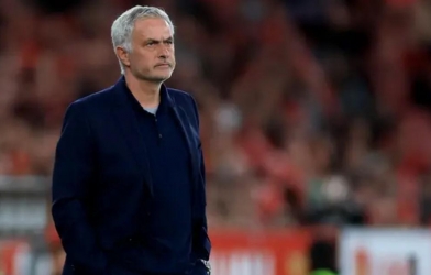 Mourinho tận dụng 'kẽ hở' UEFA trước đại chiến Real Madrid