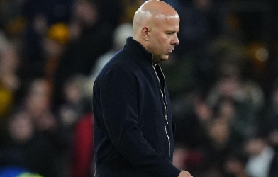 Arne Slot chỉ ra 'tử huyệt', Liverpool tự bắn vào chân ở cuộc đua top 4