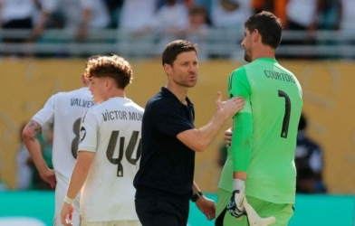 Thibaut Courtois nói thẳng về tin đồn Real Madrid 'phản thầy' Xabi Alonso